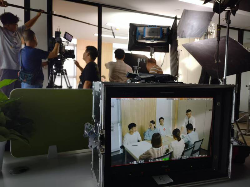 碌曲县TVC拍摄公司：科技产品视觉化大师，诠释未来感与功能美学